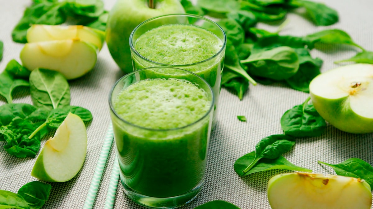 Minuman teh hijau organik segar